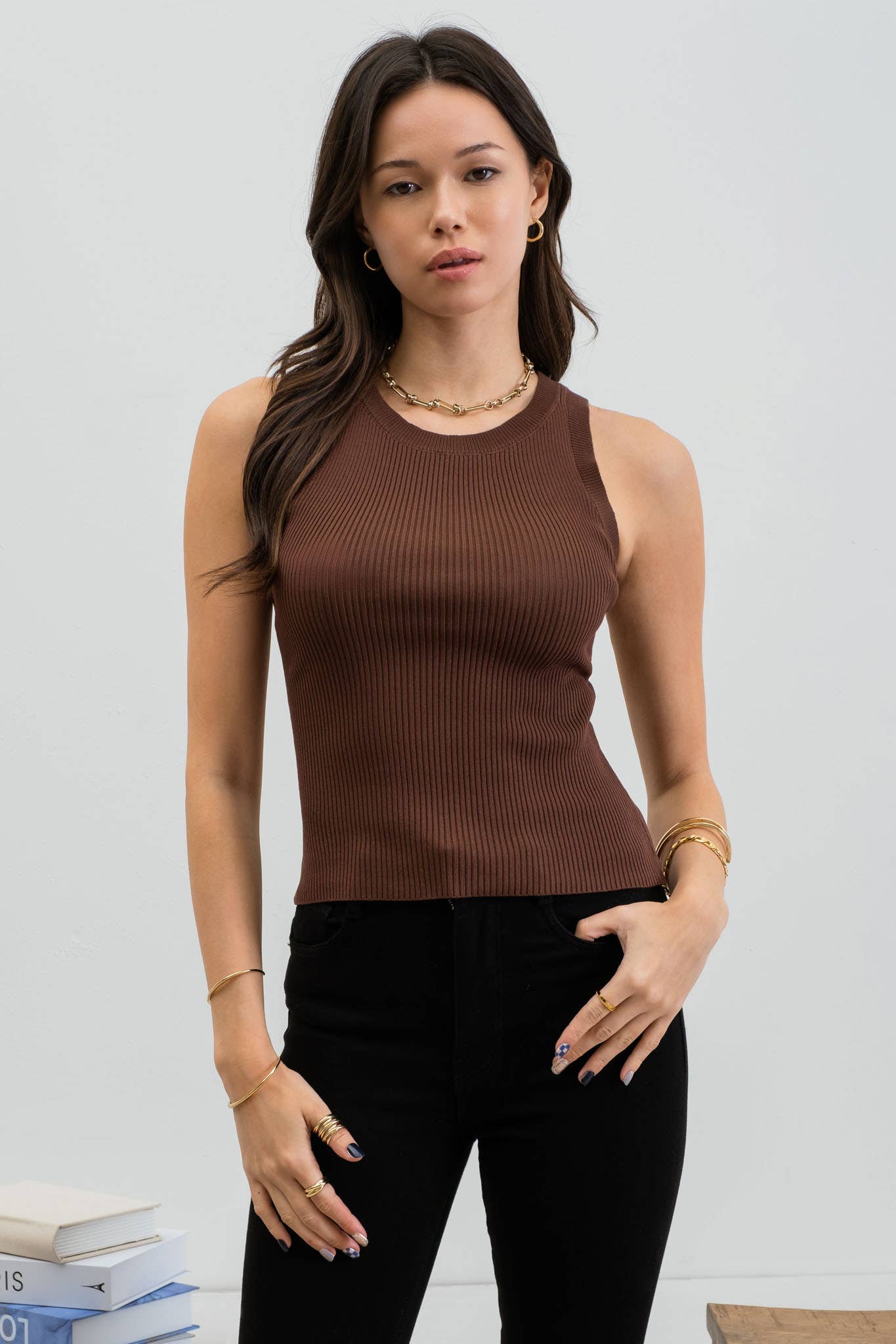 ROUND NECK KNIT TOP